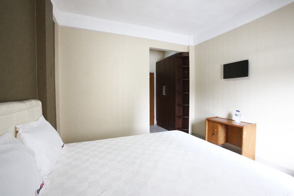 Reddoorz Near Cilandak Town Square Hotel Jakarta Exterior photo