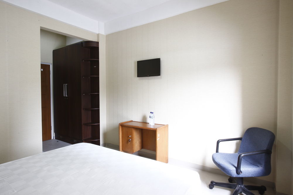 Reddoorz Near Cilandak Town Square Hotel Jakarta Exterior photo
